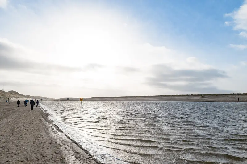 Spaziergang an der Lagune von Camperduin  Holland